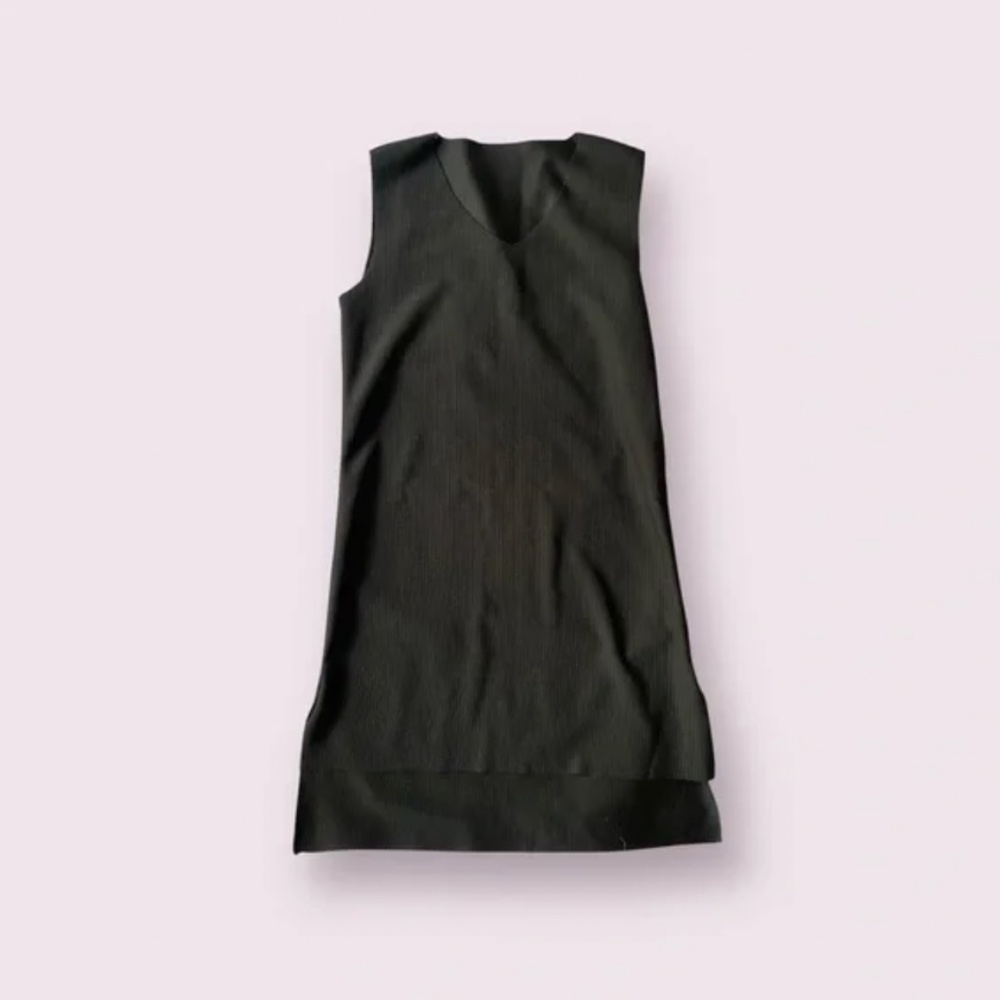 Sleeveless Black Dress